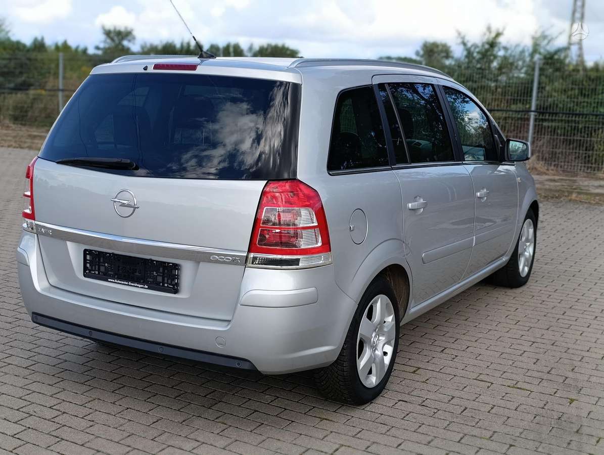 Opel Zafira 2012 — фото 24
