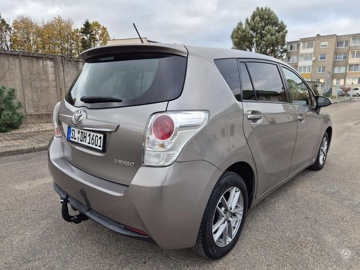 Toyota Verso 2015 — engine 1600 cm³, 111 HP (82kW)