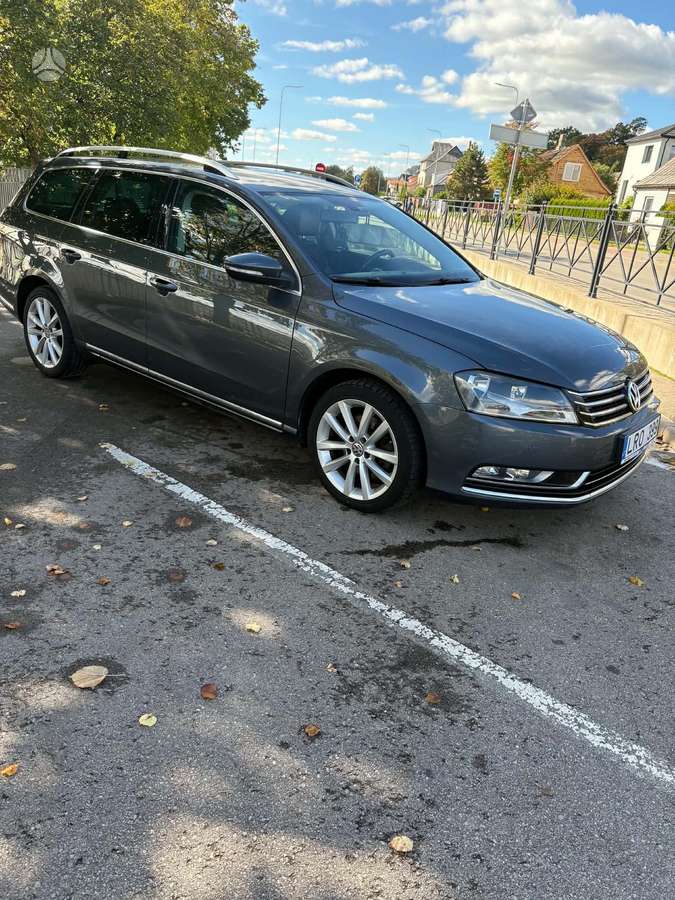 Volkswagen Passat 2013 — interior