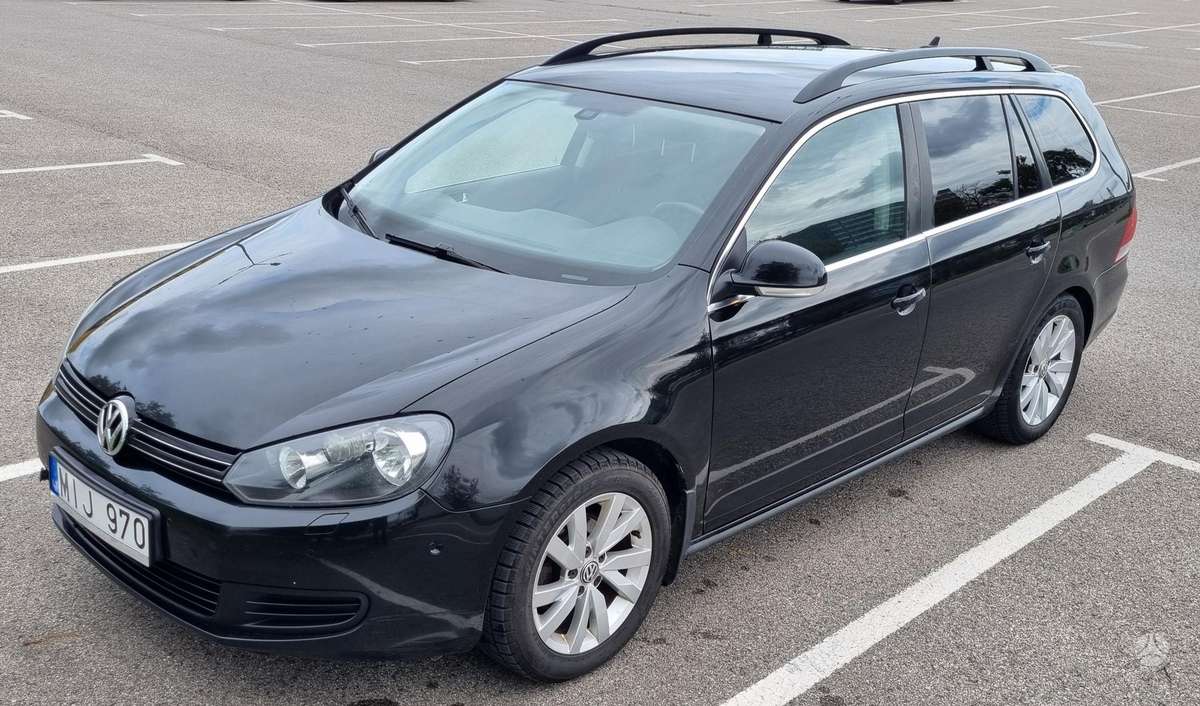 Volkswagen Golf 2011 — rear view