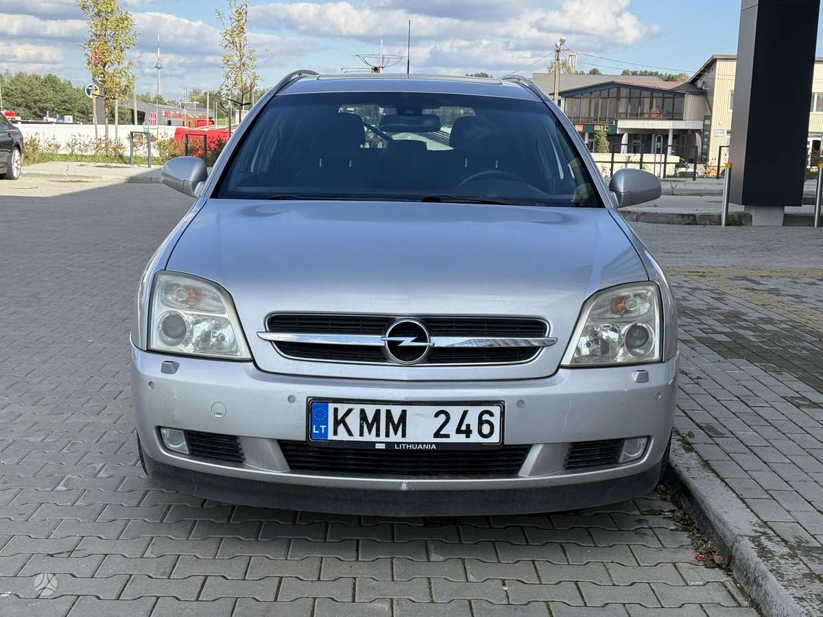 Opel Vectra 2004 — rear view