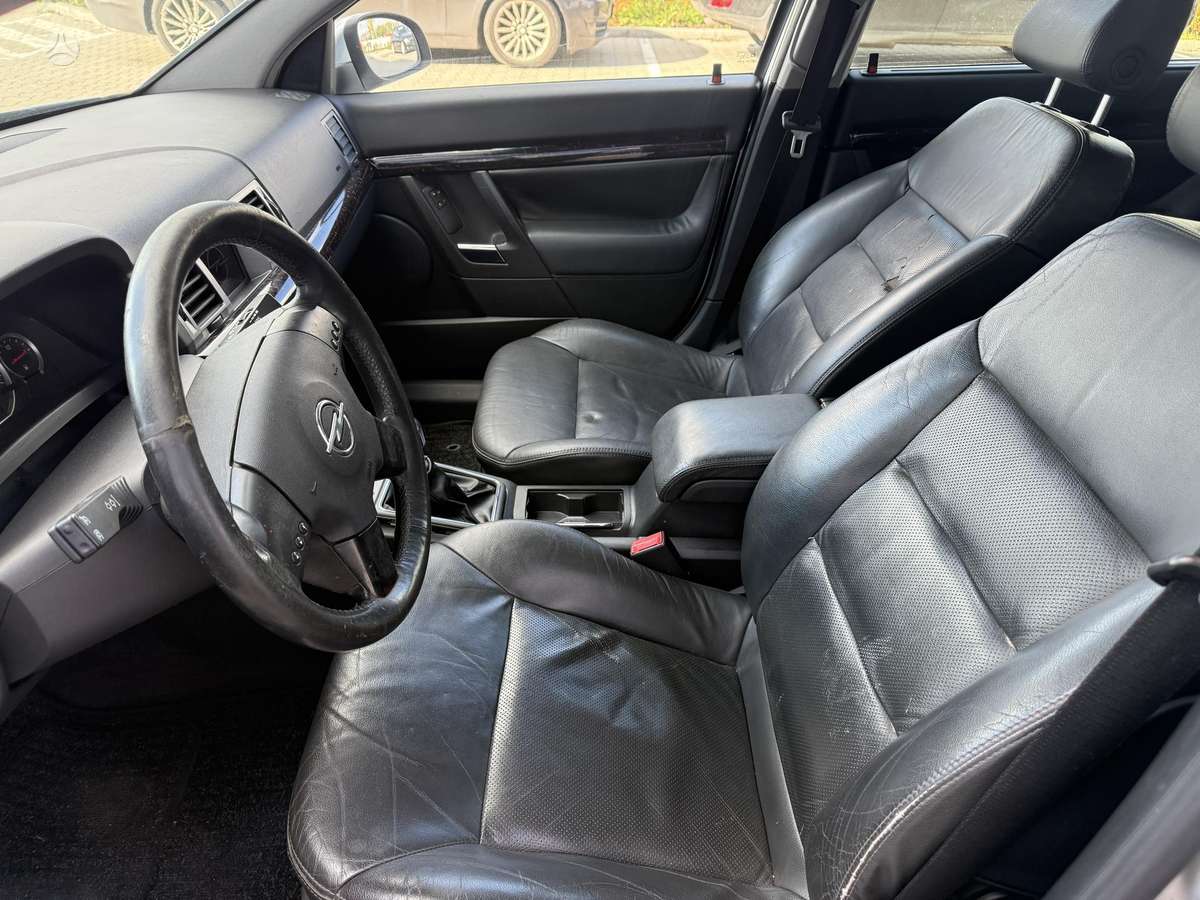 Opel Vectra 2004 — photo 7