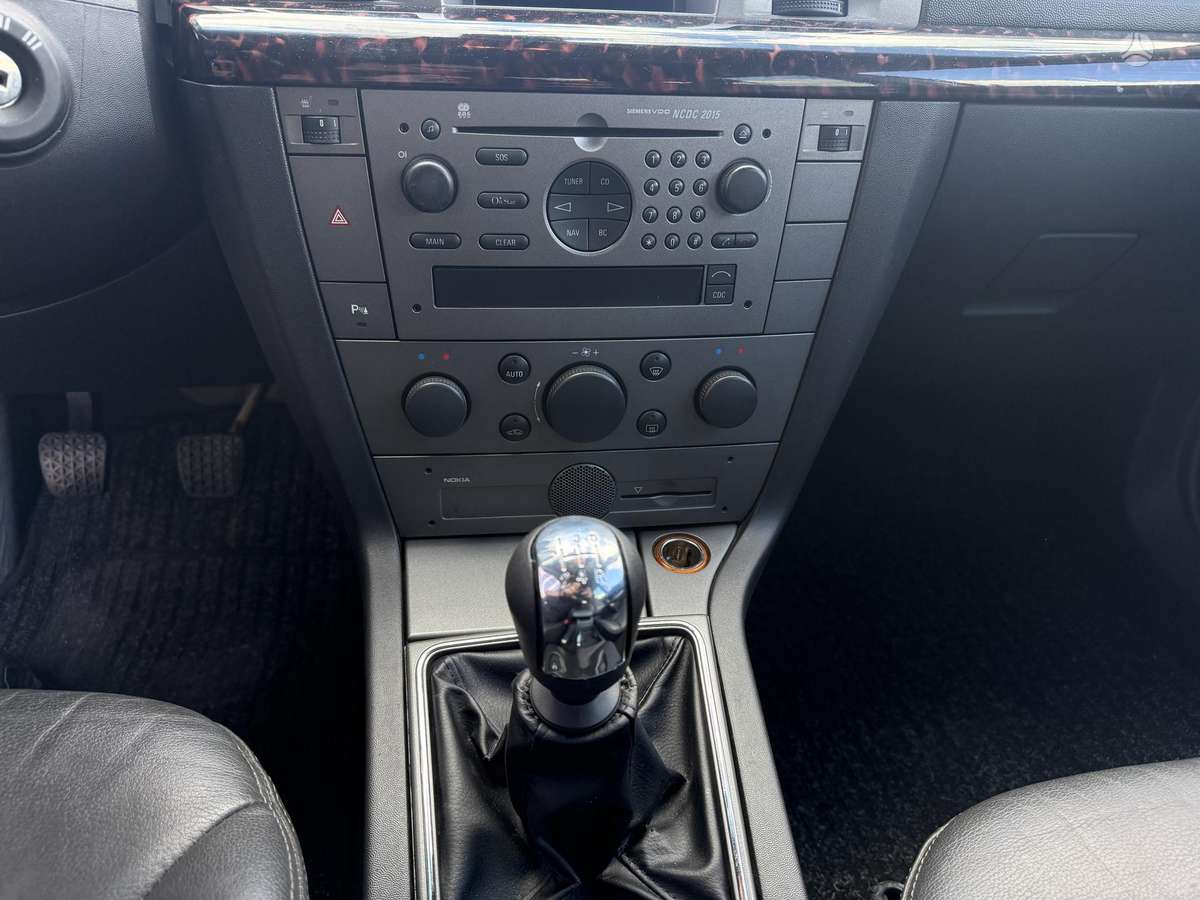 Opel Vectra 2004 — photo 9