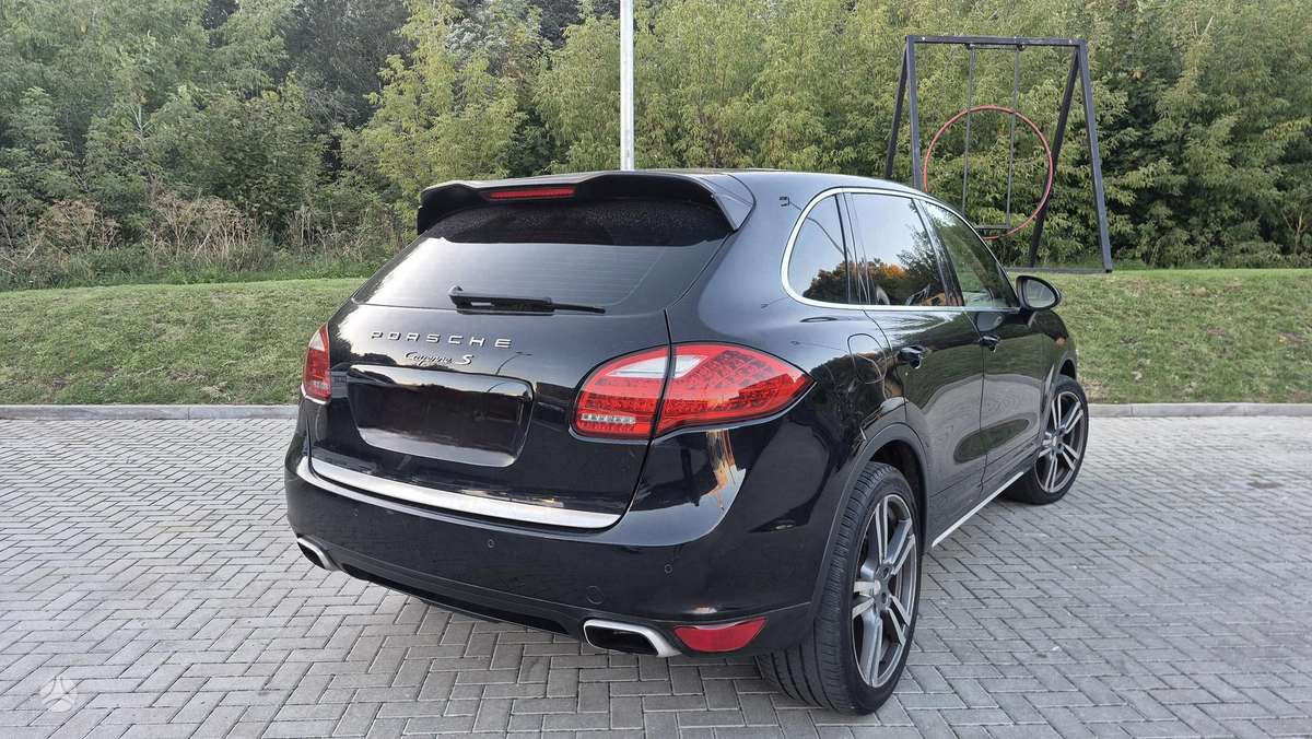Porsche Cayenne 2011 — двигун 3598 cm³, 300 HP (221kW)
