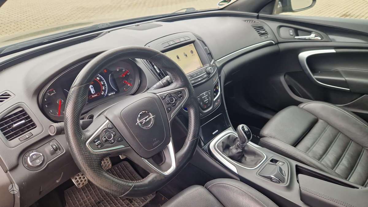 Opel Insignia 2013 — photo 10