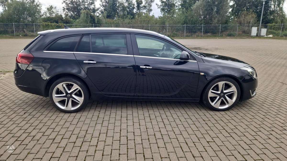 Opel Insignia 2013 — rear view