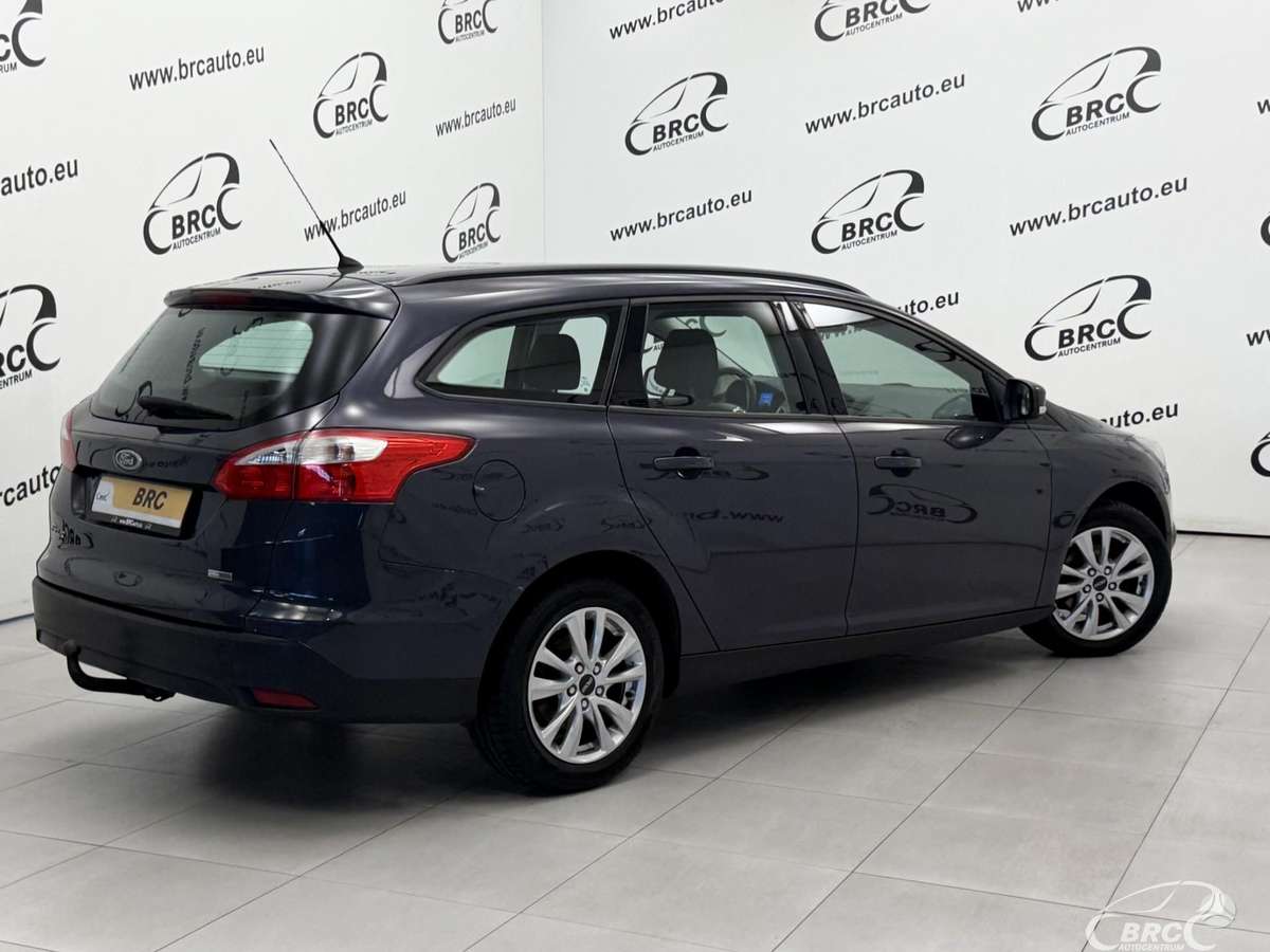 Ford Focus 2012 — салон