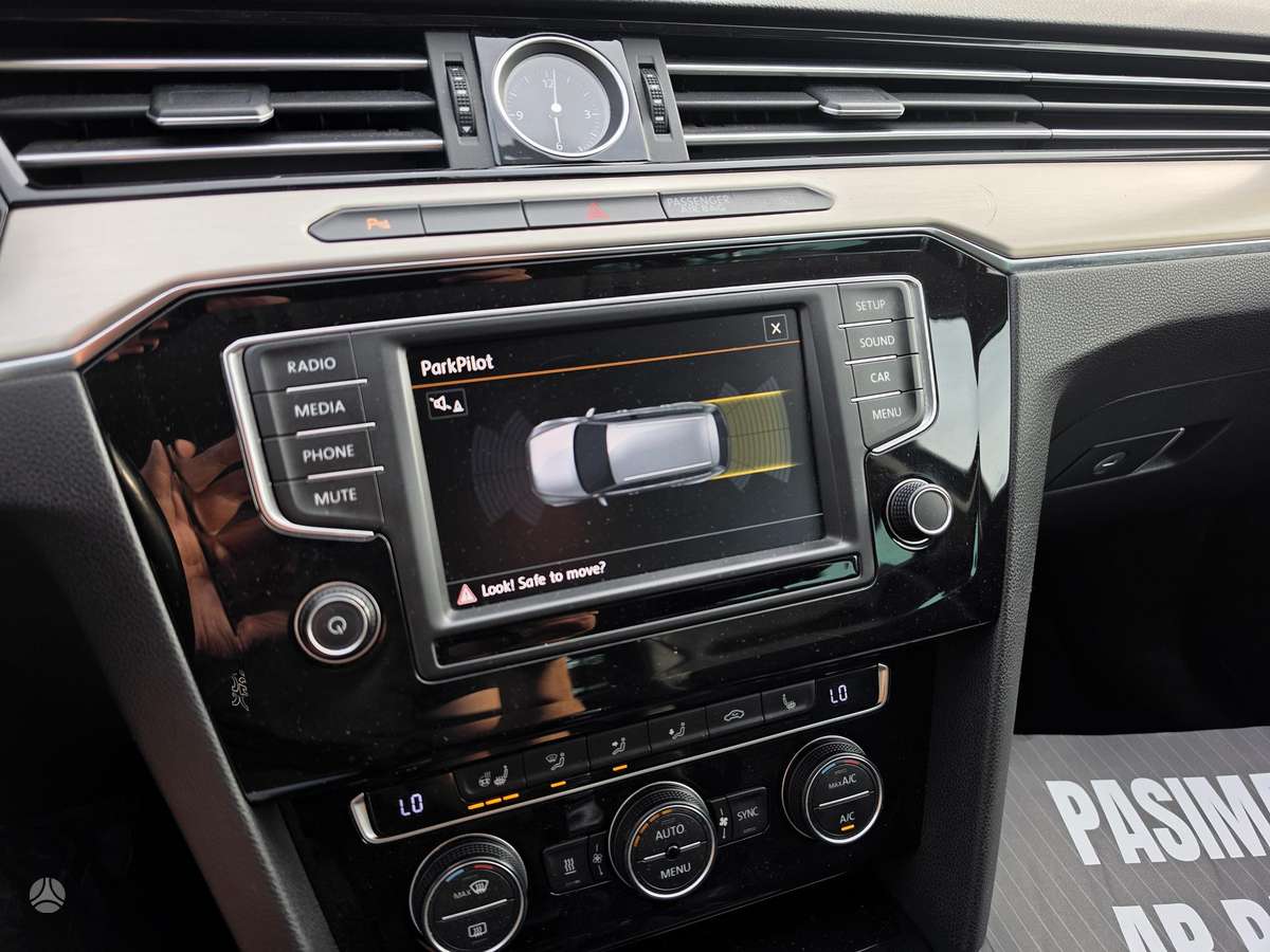 Volkswagen Passat 2015 — photo 10