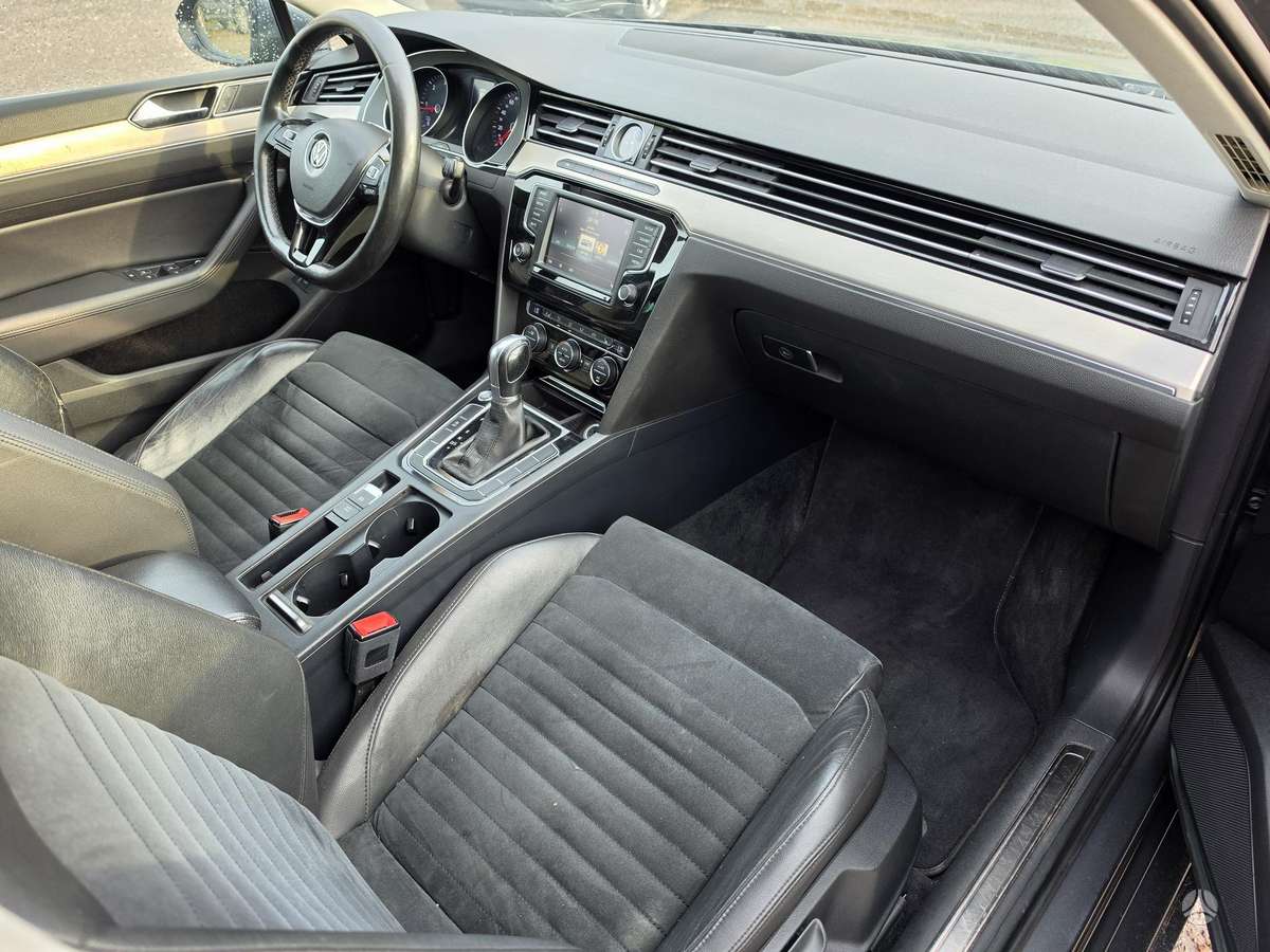 Volkswagen Passat 2015 — photo 18