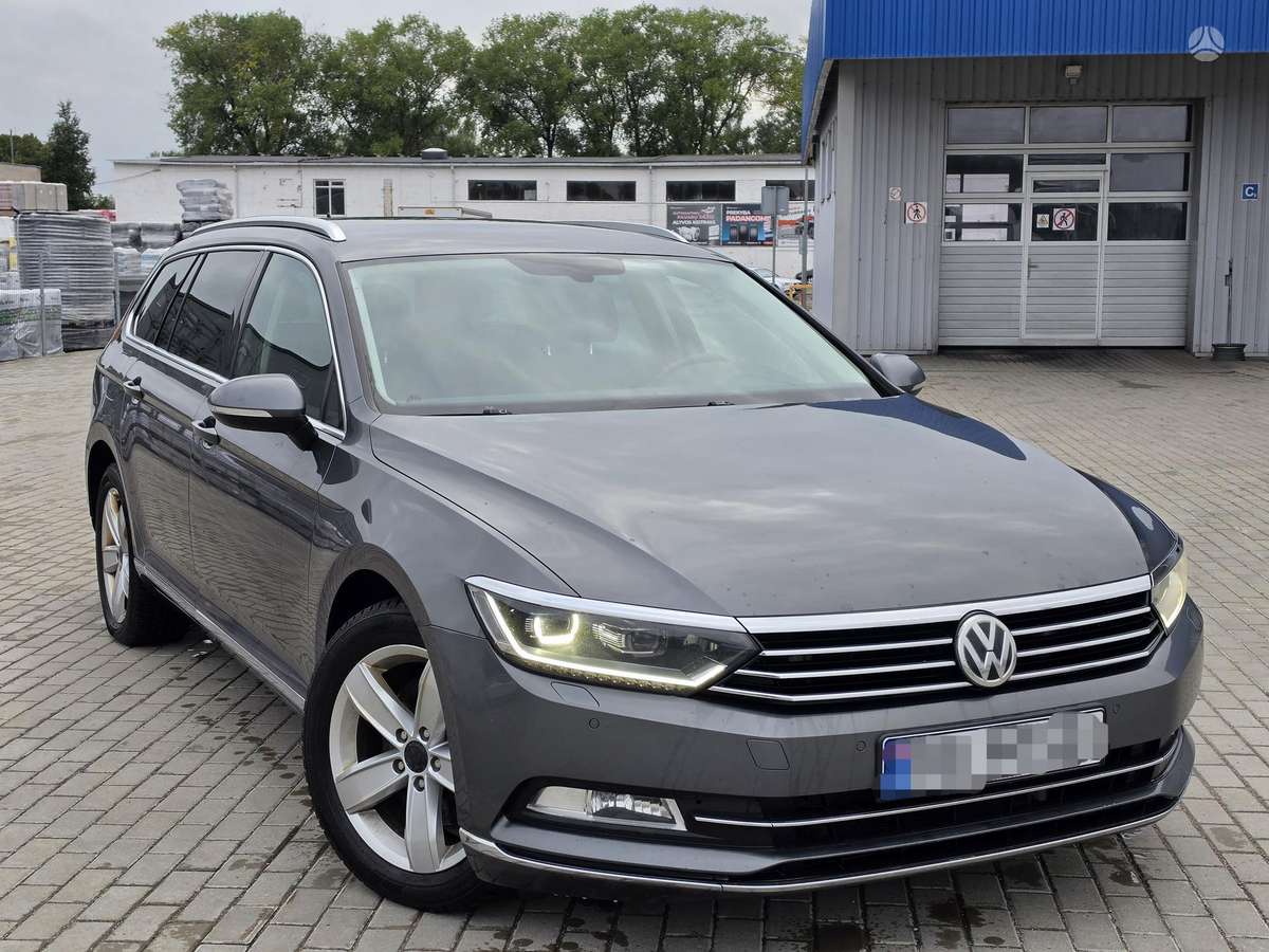 Volkswagen Passat 2015 — rear view