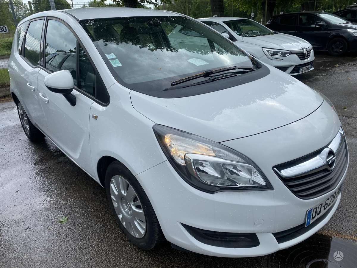 Opel Meriva 2015 — rear view