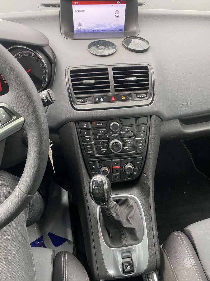 Opel Meriva 2015 — photo 7