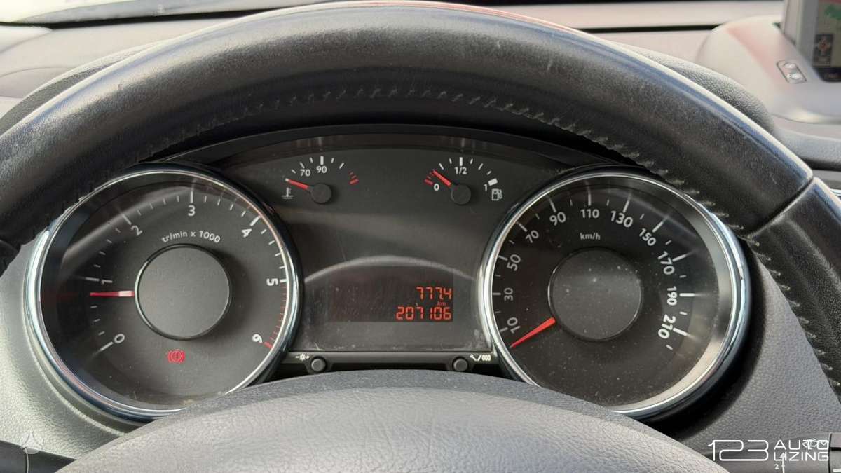 Peugeot 5008 2010 — photo 11