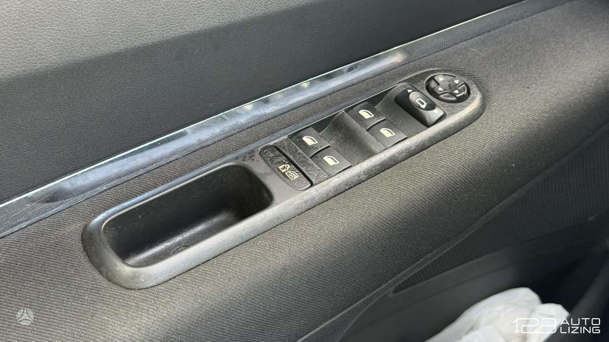 Peugeot 5008 2010 — photo 15
