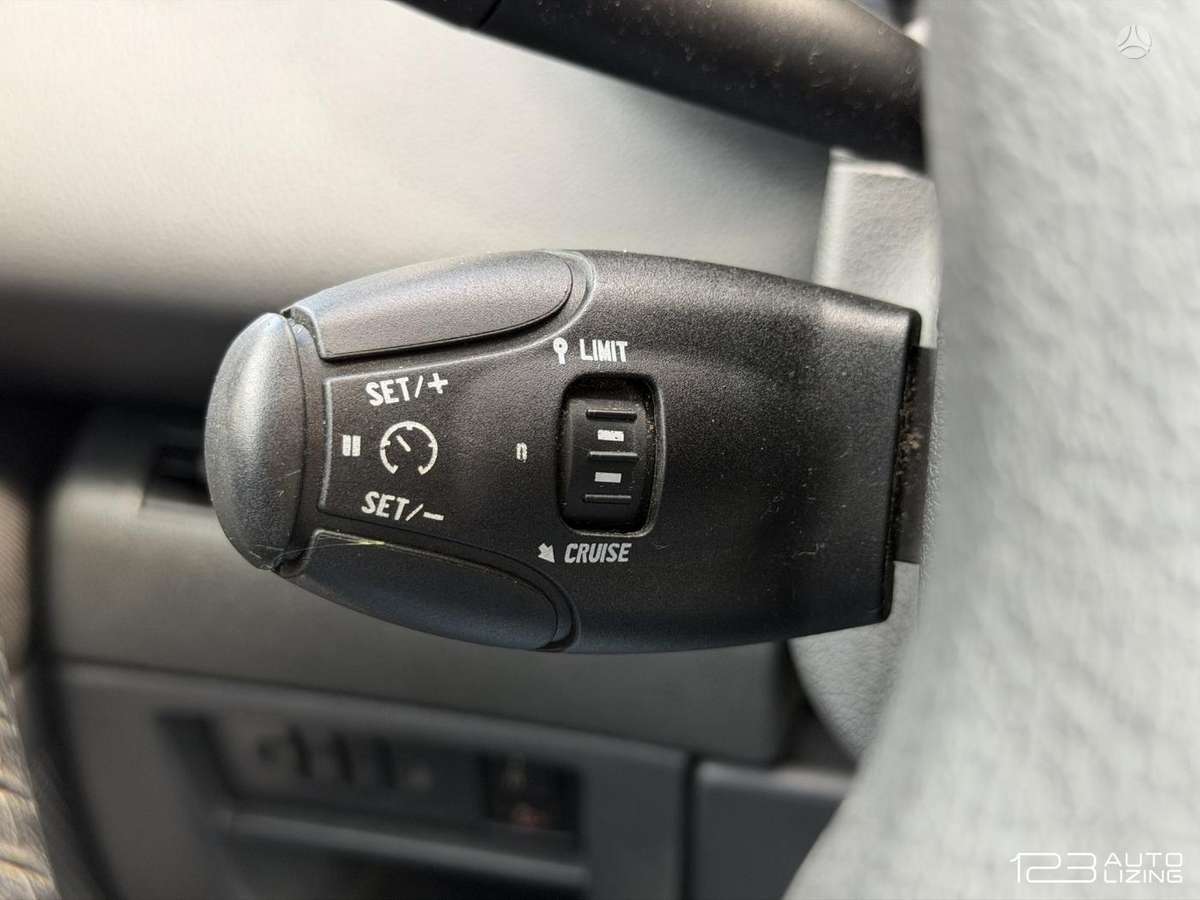 Peugeot 5008 2010 — photo 16