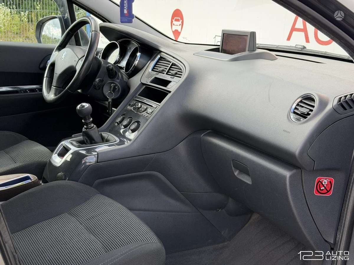 Peugeot 5008 2010 — photo 8