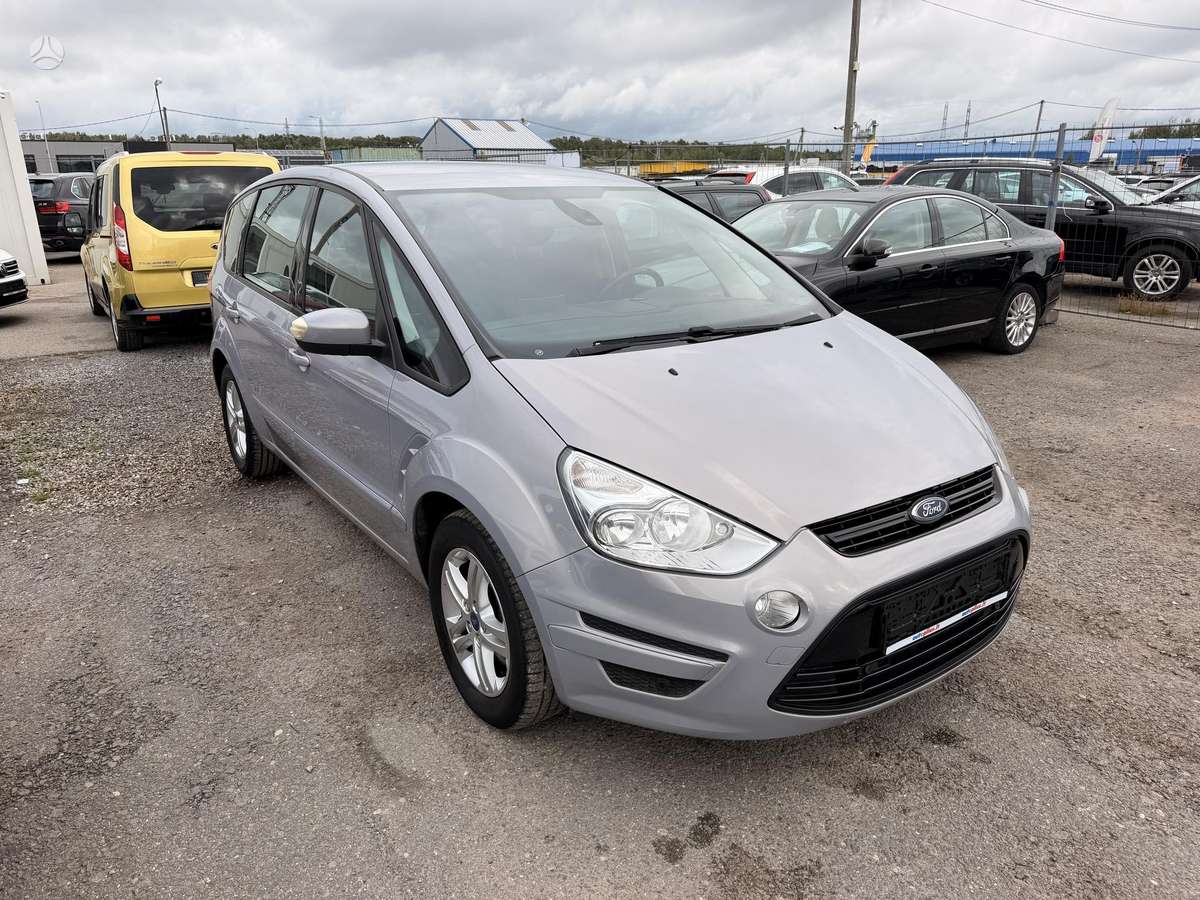 Ford S-MAX 2011 — вигляд ззаду