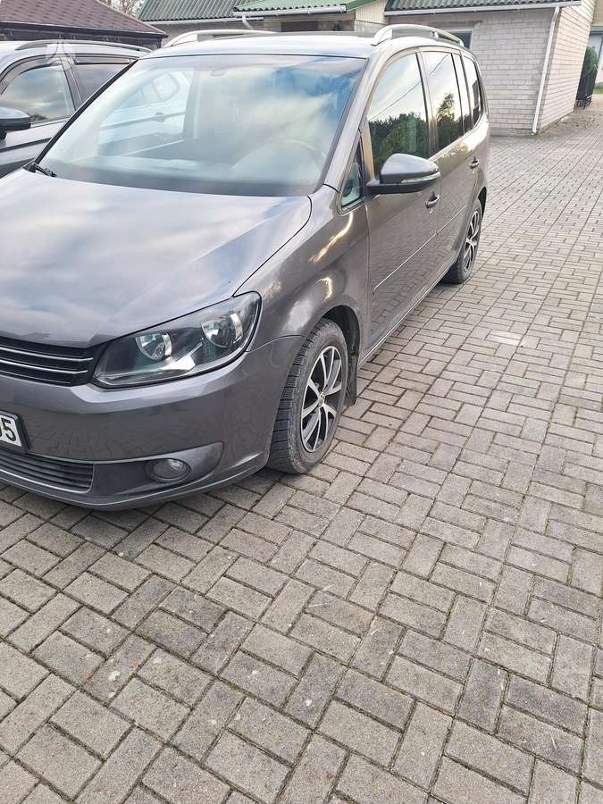 Volkswagen Touran 2013 — rear view