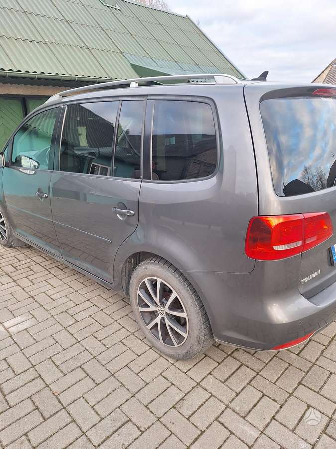 Volkswagen Touran 2013 — engine 1598 cm³, 105 HP (77kW)