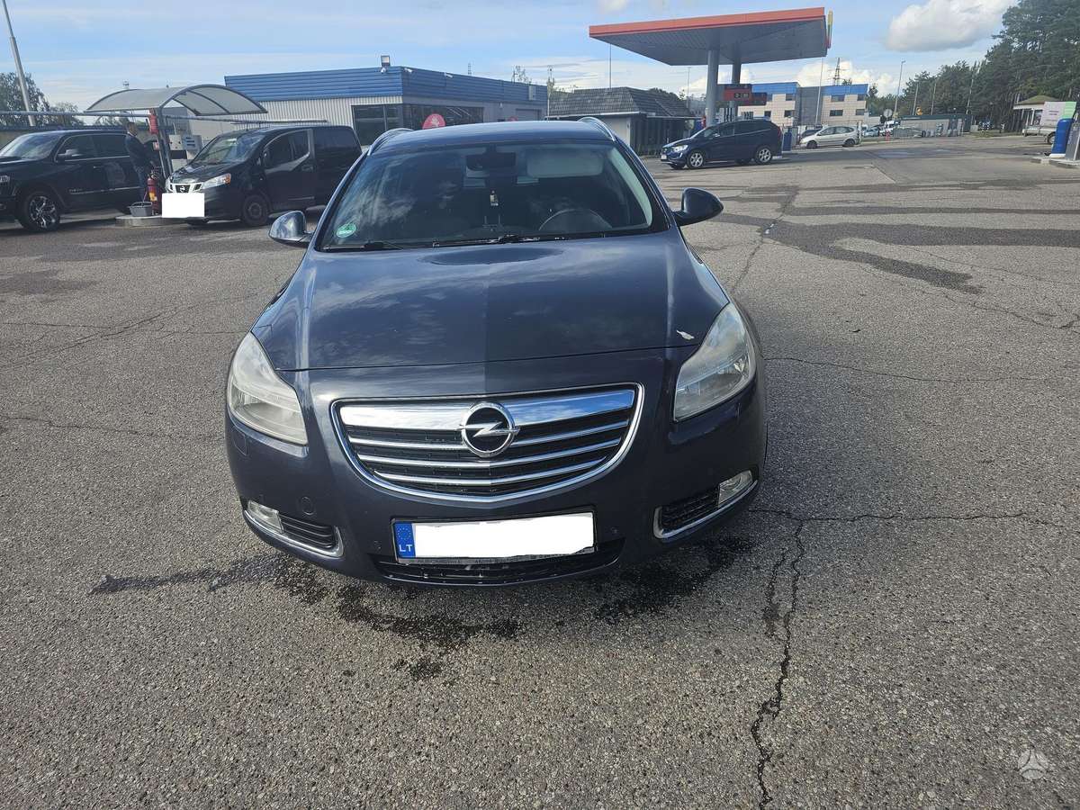 Opel Insignia 2010 — салон