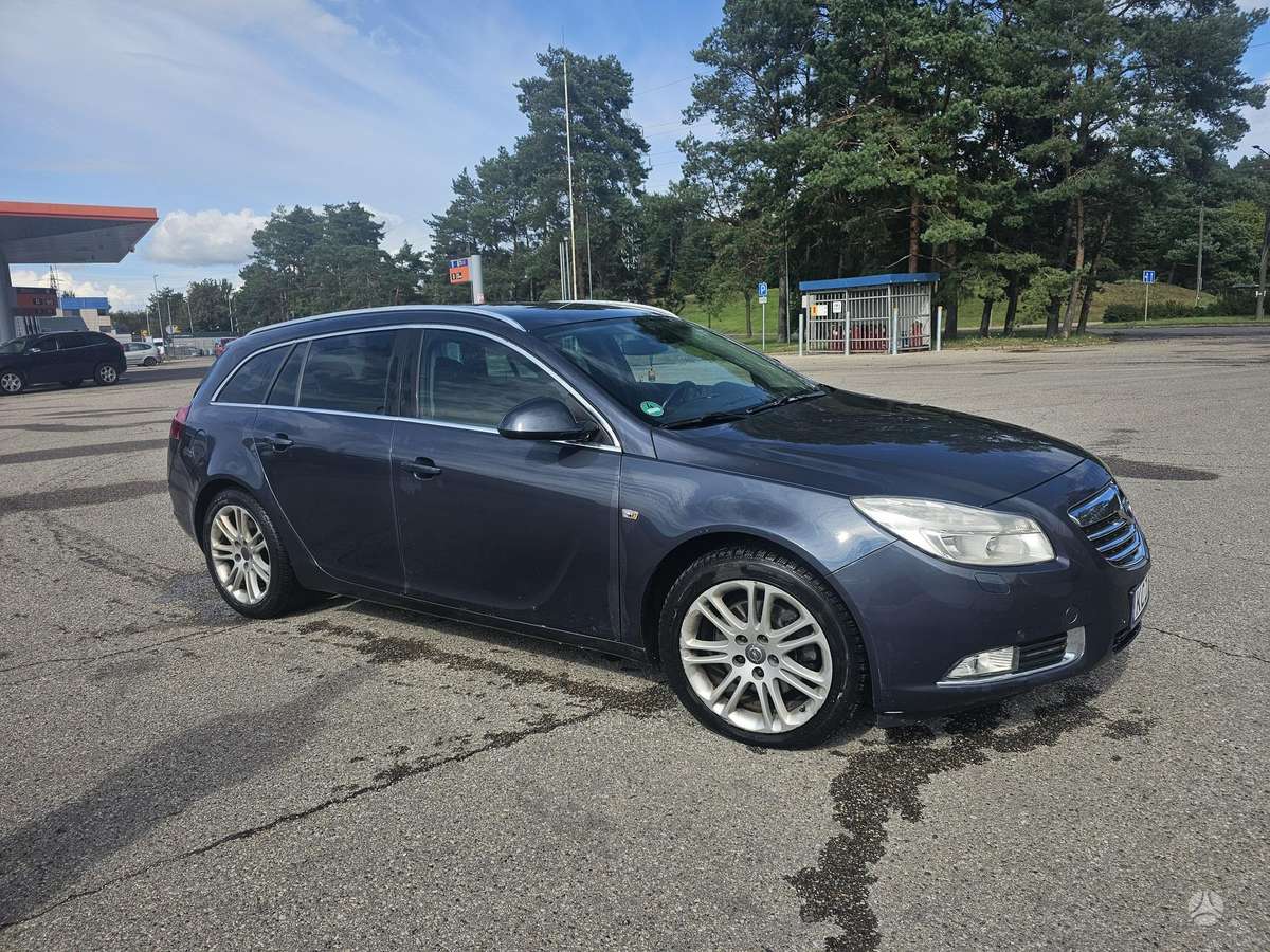 Opel Insignia 2010 — двигун 1956 cm³, 131 HP (96kW)