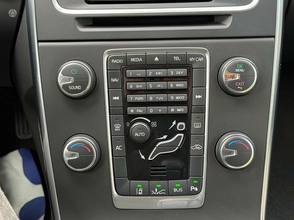 Volvo V60 2011 — photo 11
