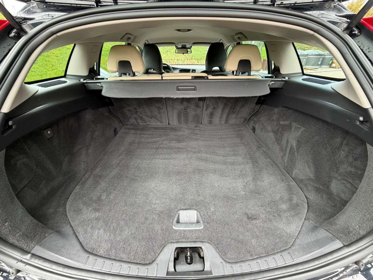 Volvo V60 2011 — photo 14