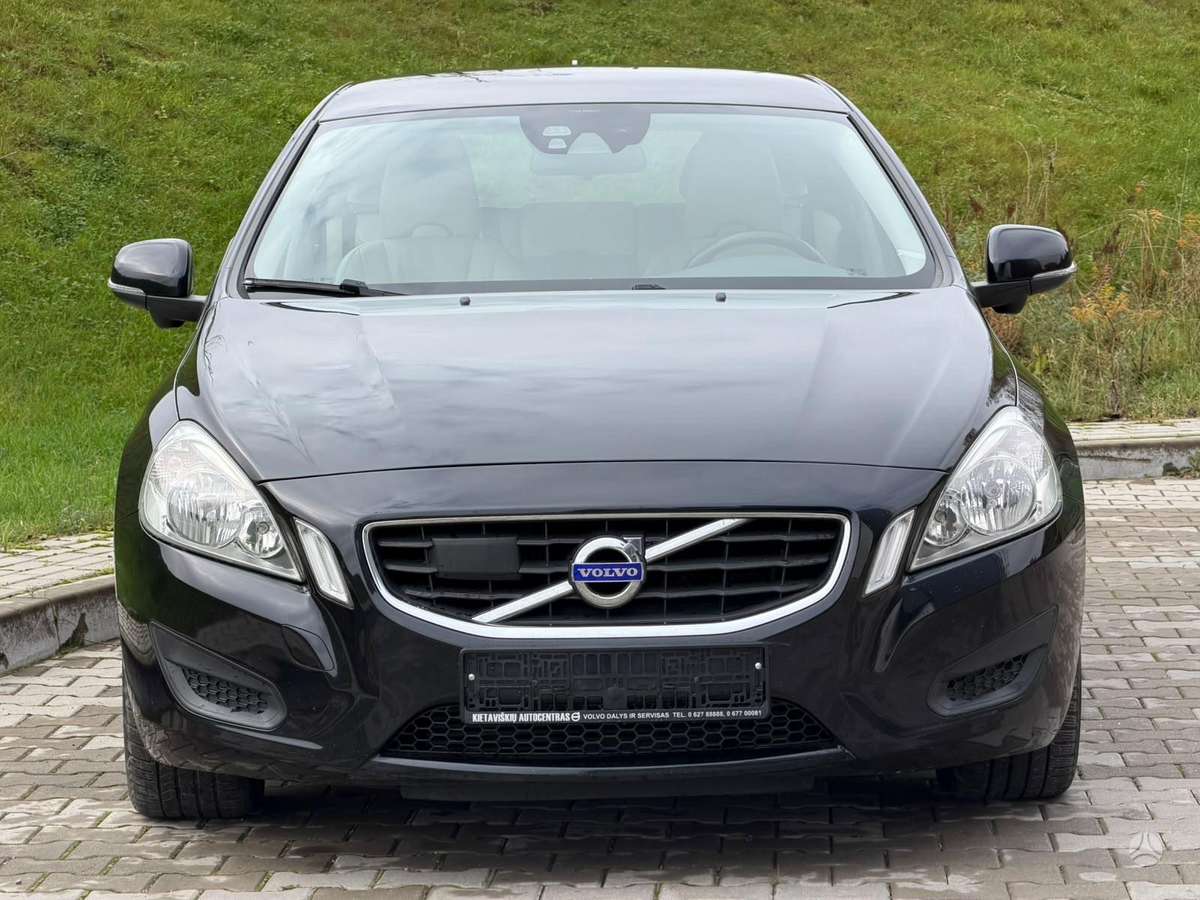 Volvo V60 2011 — rear view