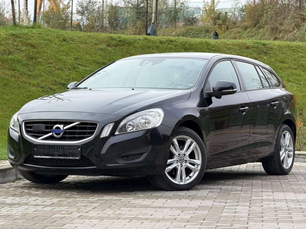 Volvo V60 2011 — interior