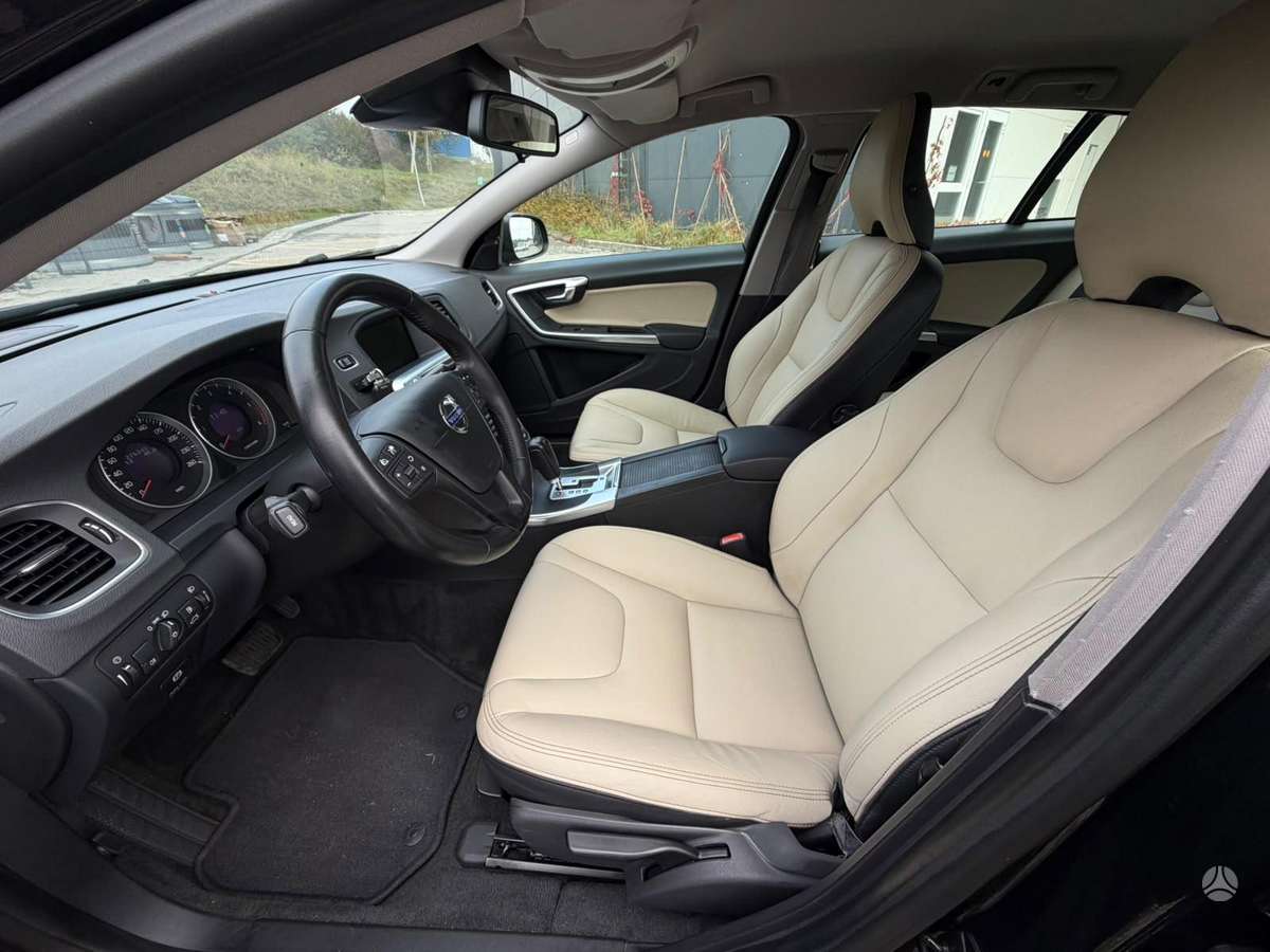 Volvo V60 2011 — photo 8