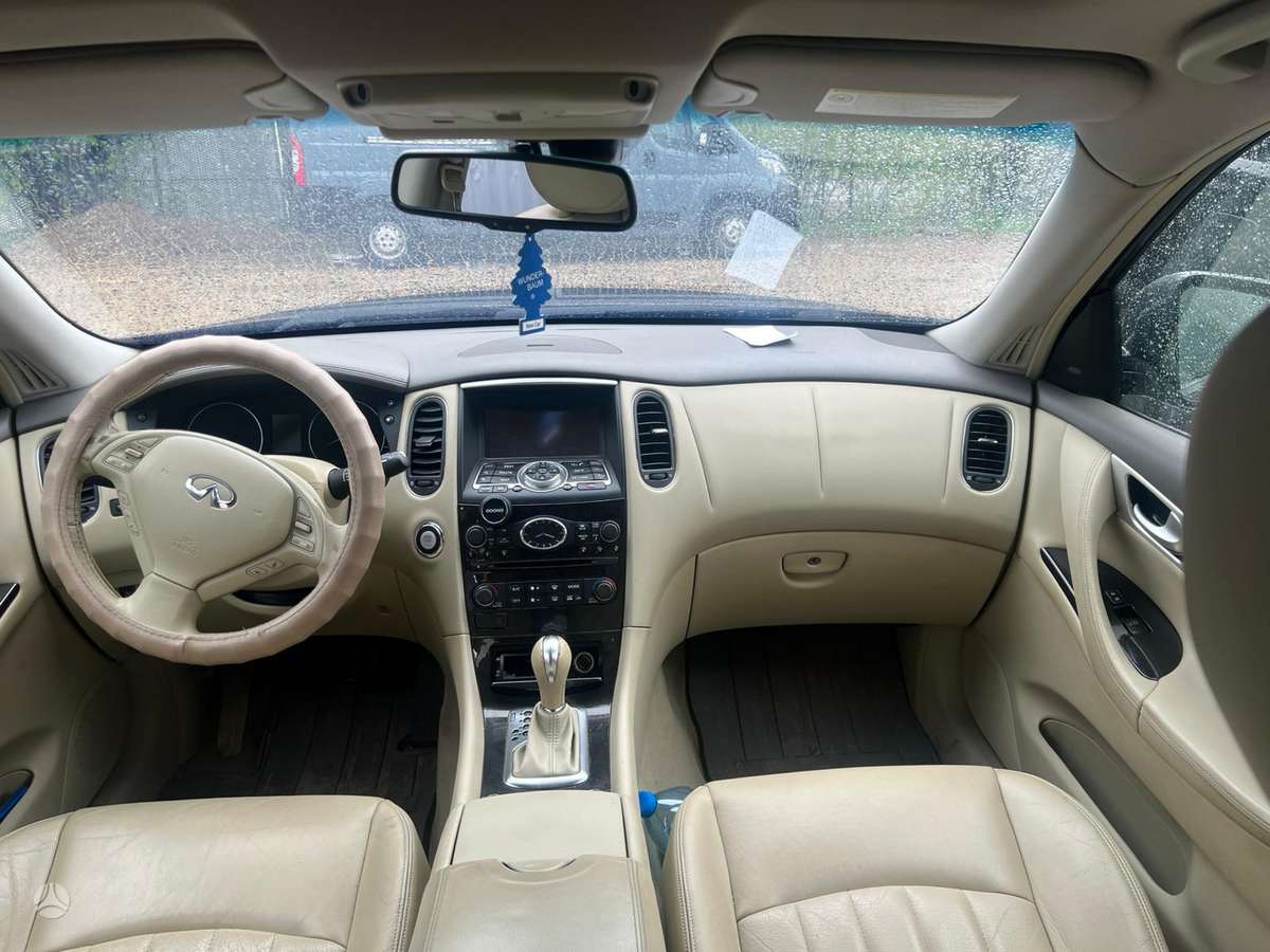 Infiniti EX30 2013 — салон