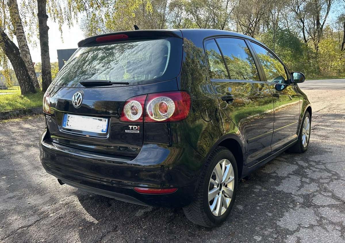 Volkswagen Golf 2011 — вигляд ззаду