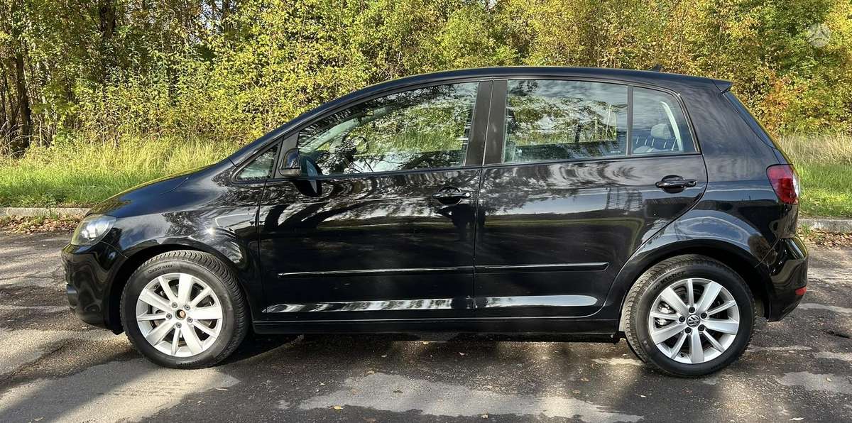 Volkswagen Golf 2011 — двигун 1598 cm³, 105 HP (77kW)