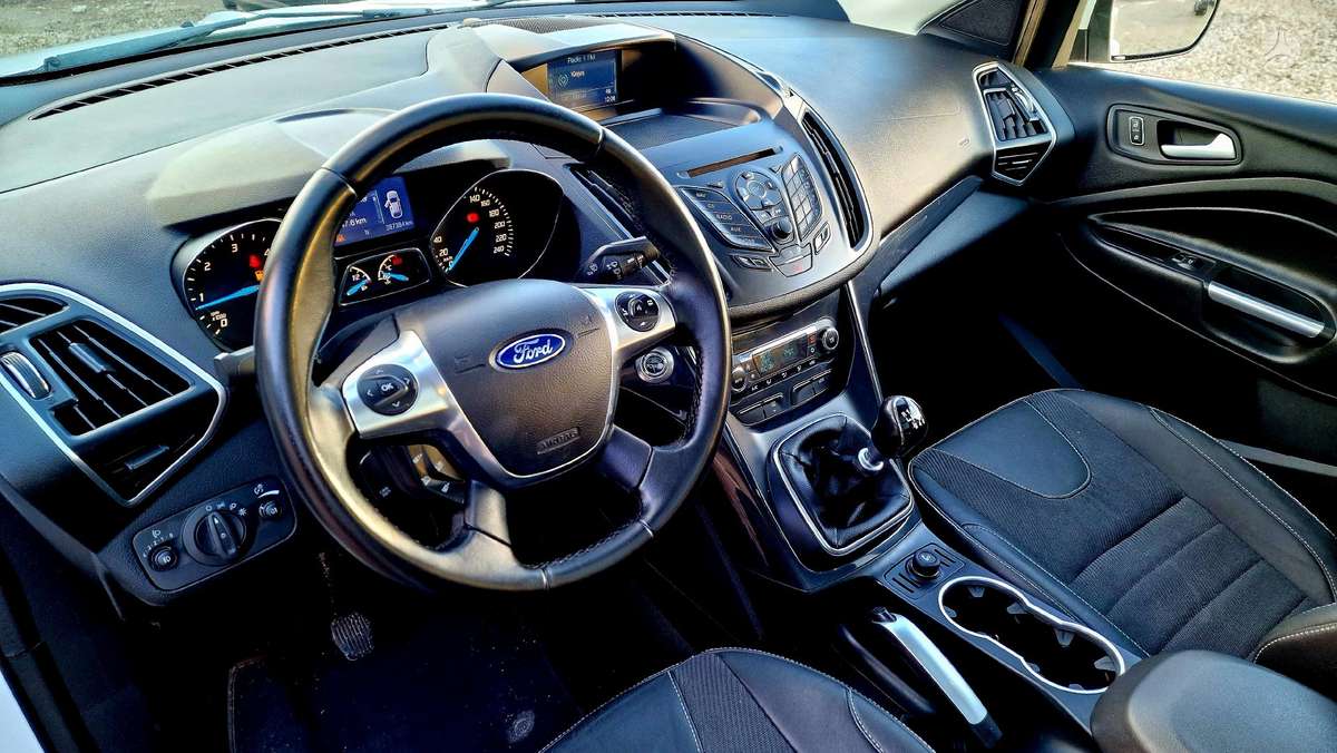 Ford Kuga 2013 — photo 13