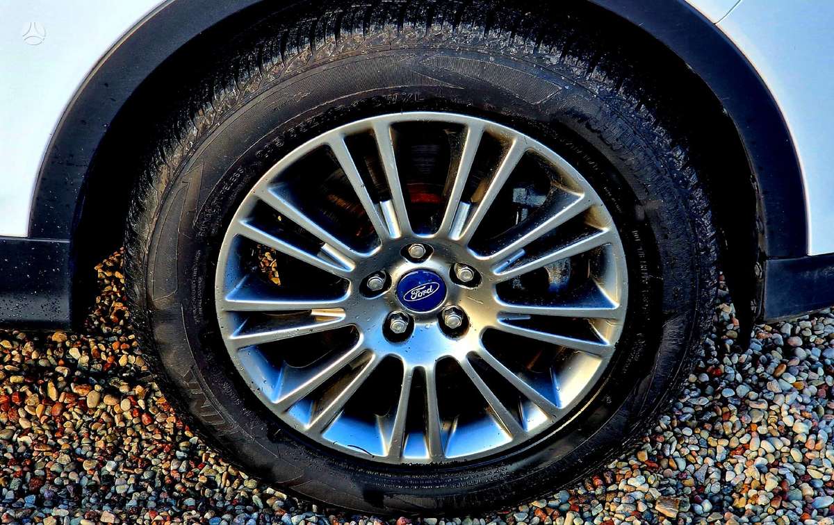 Ford Kuga 2013 — photo 28