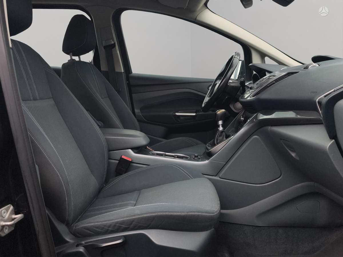 Ford Grand 2012 — photo 8