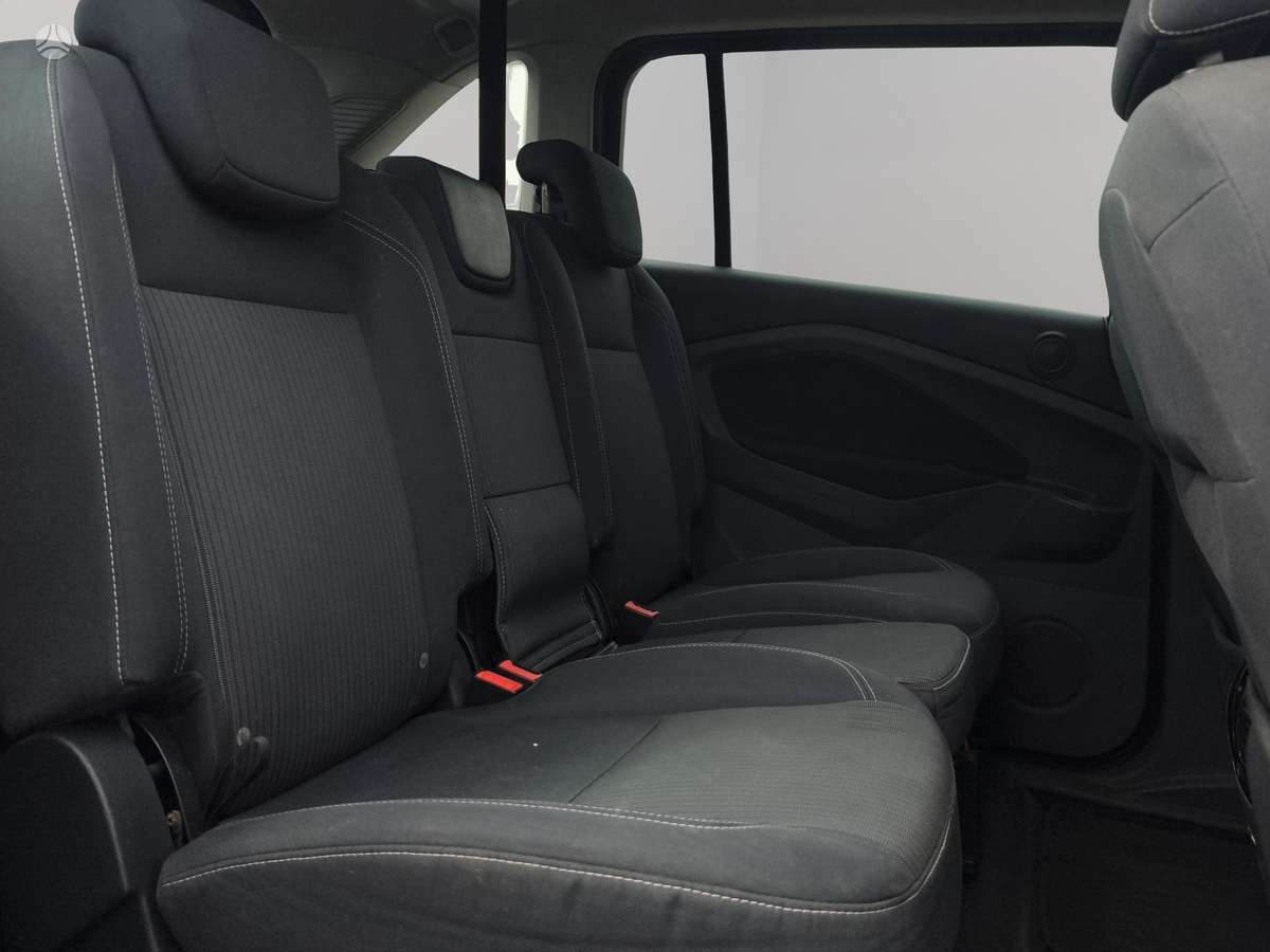 Ford Grand 2012 — photo 9