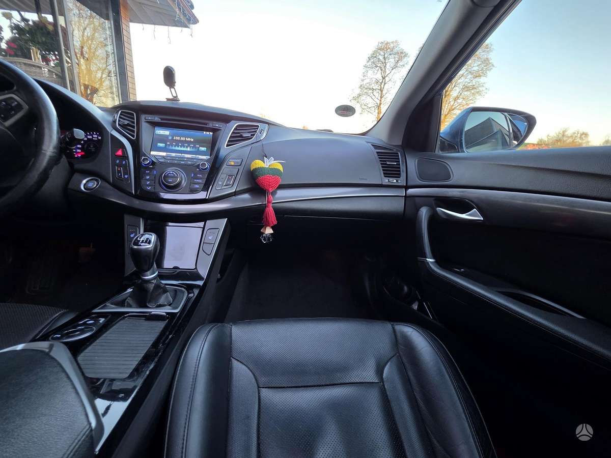 Hyundai i40 2013 — photo 10