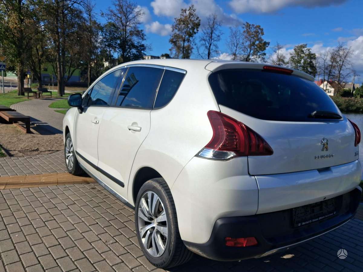 Peugeot 3008 2015 — rear view