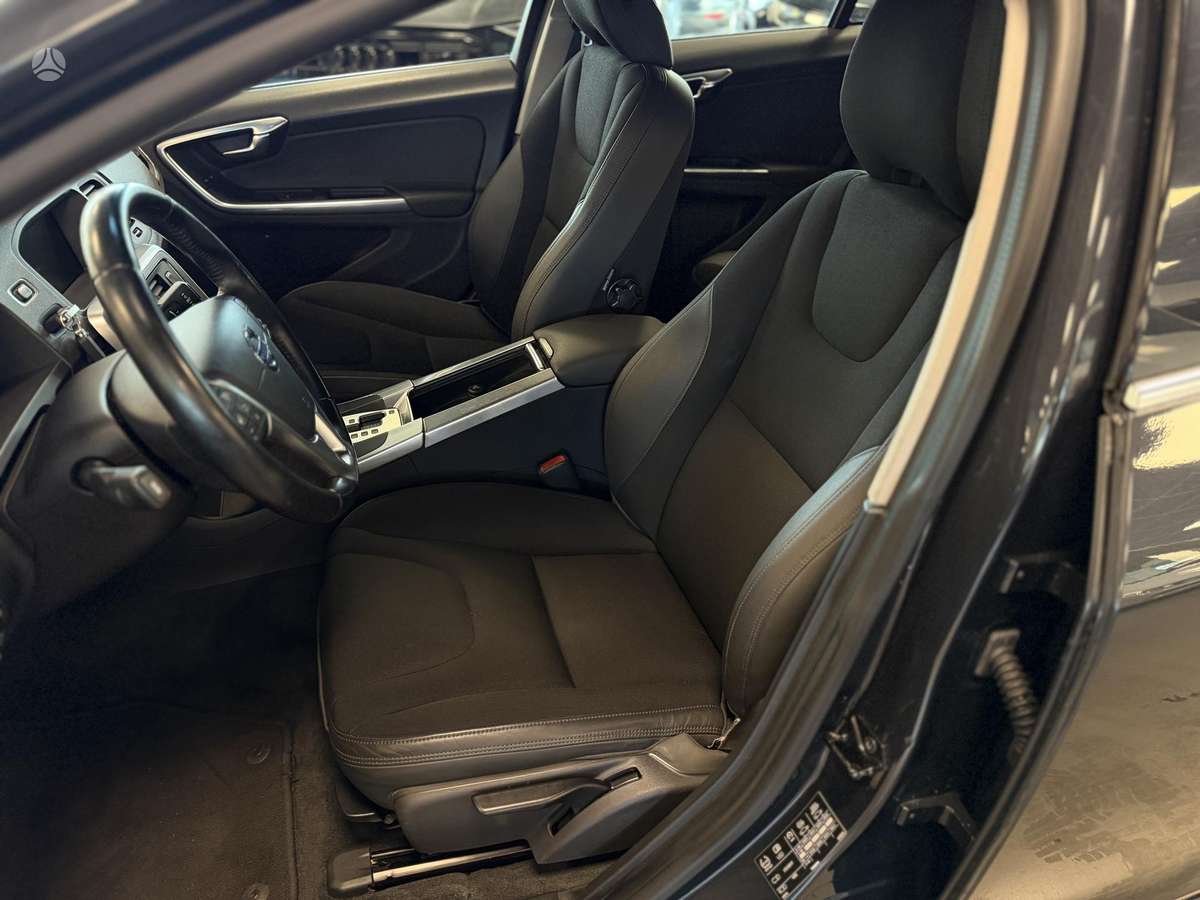 Volvo V60 2011 — photo 10