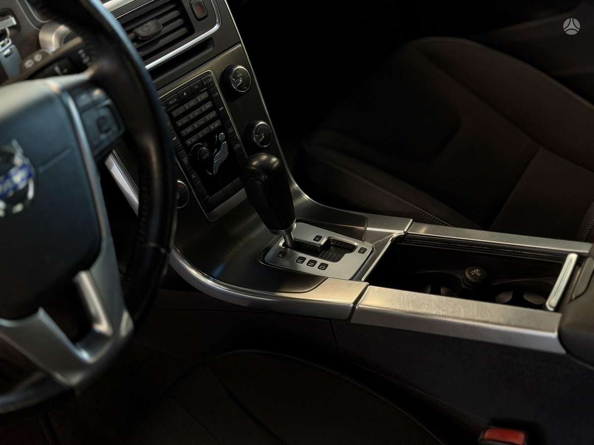 Volvo V60 2011 — photo 12