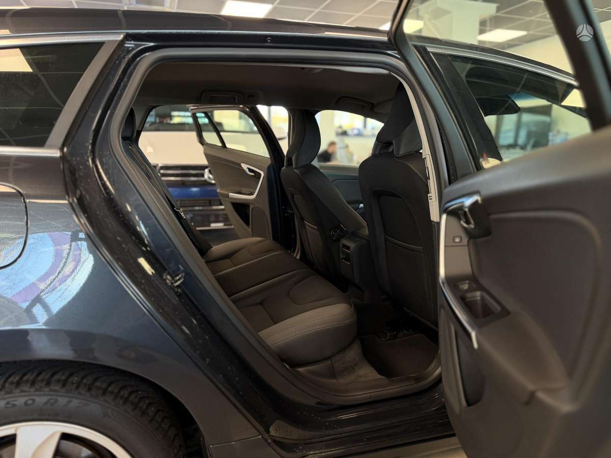 Volvo V60 2011 — photo 18