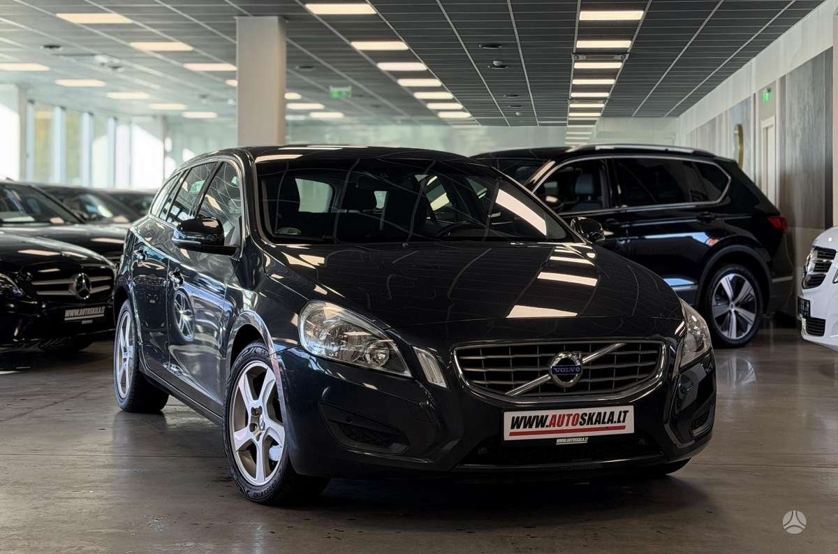 Volvo V60 2011 — interior