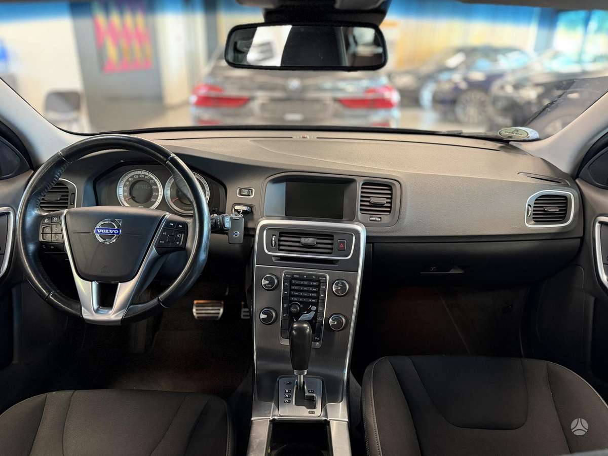 Volvo V60 2011 — photo 8