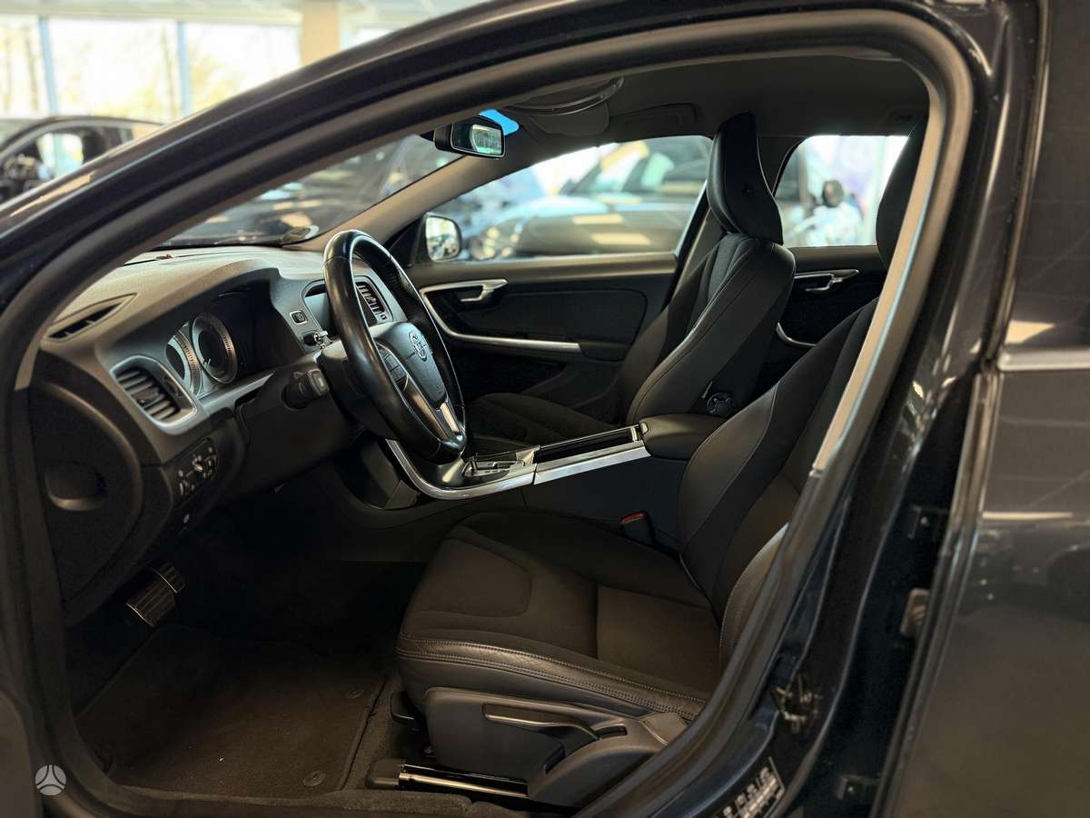 Volvo V60 2011 — photo 9