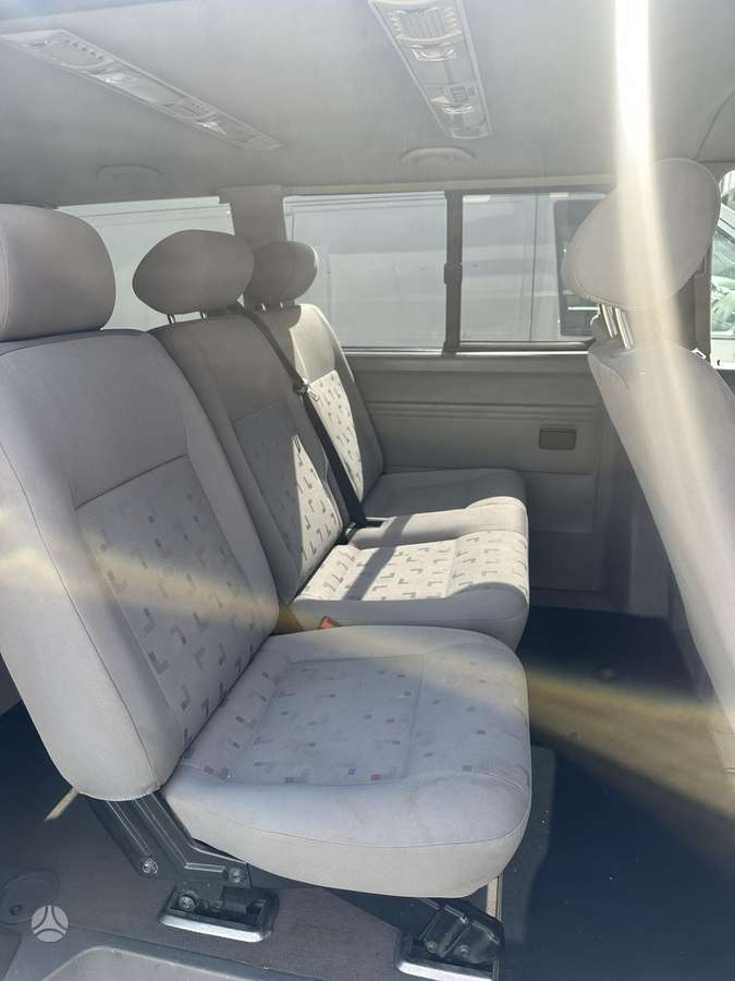 Volkswagen Caravelle 2006 — photo 11