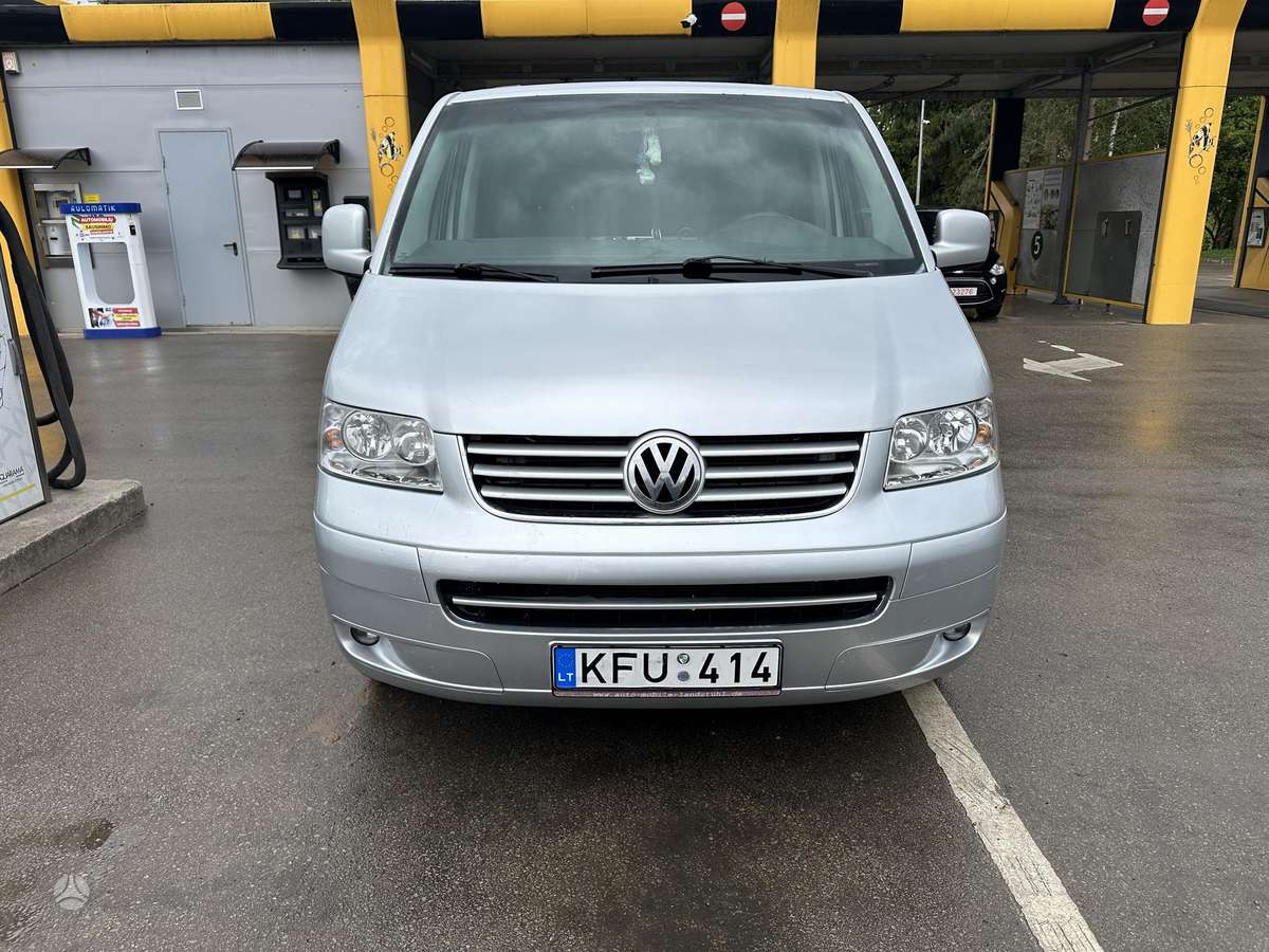 Volkswagen Caravelle 2006 — rear view