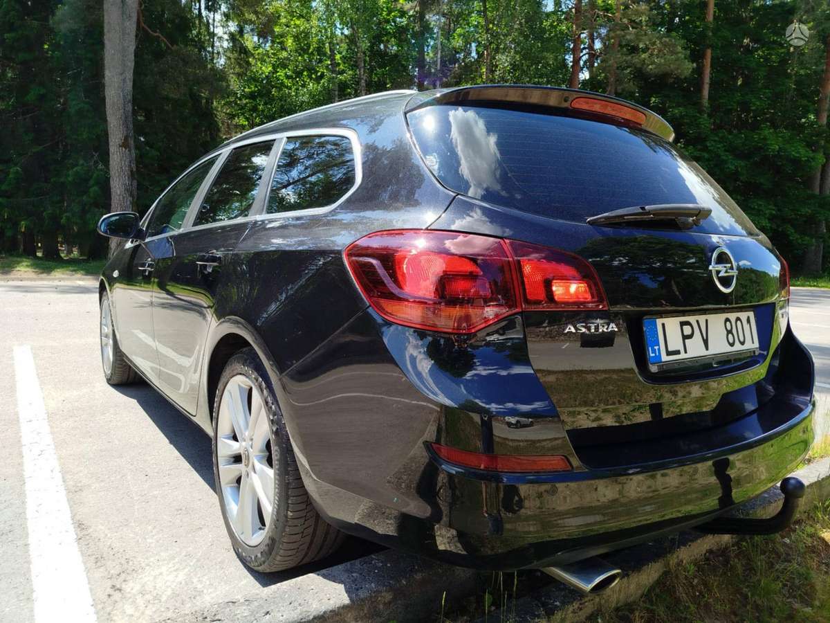 Opel Astra 2012 — photo 11