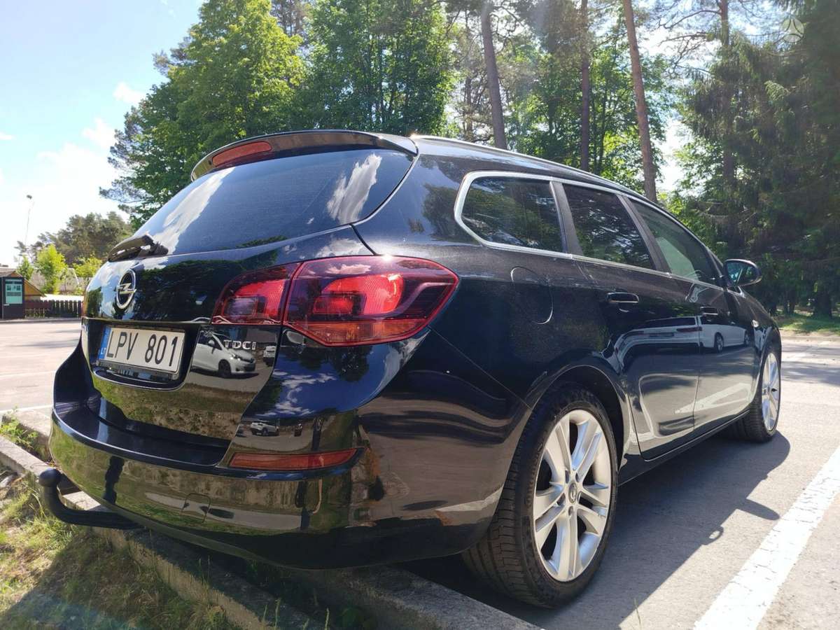 Opel Astra 2012 — photo 12