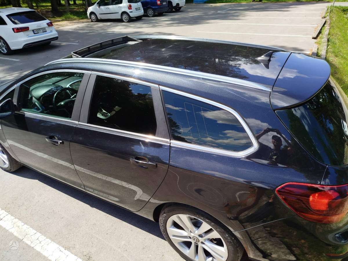 Opel Astra 2012 — photo 13